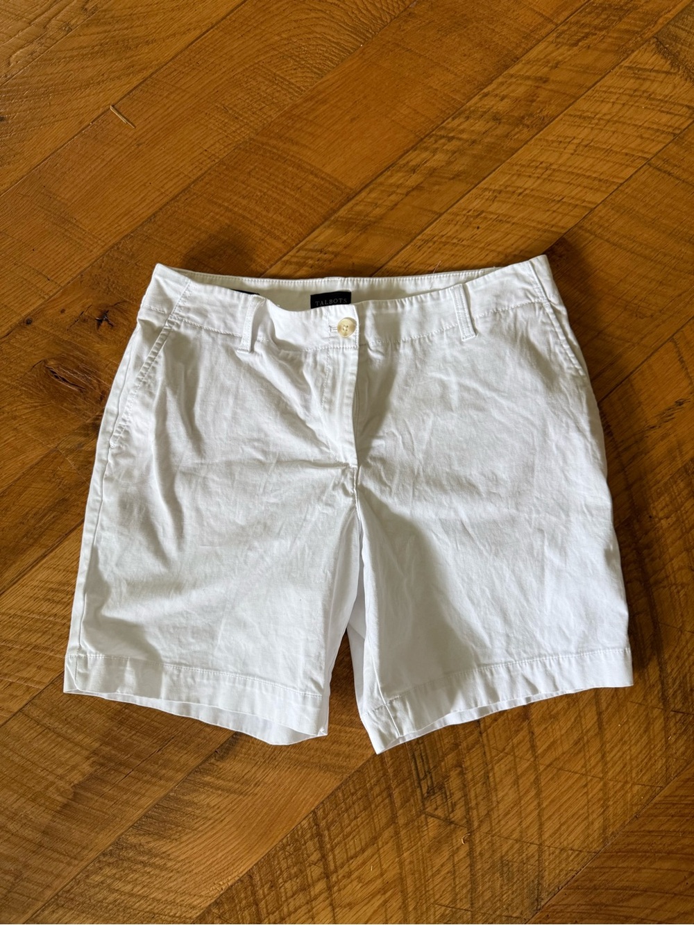 Talbots White relaxed Chino 7 inch Shorts